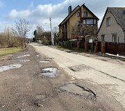Kauno Sodininkų gatve moksleiviai į mokyklą keliauja nesaugiai