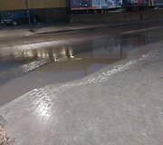 Ties Ukmergės gatvės Kaune pėsčiųjų perėja besikaupianti bala