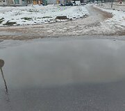 Ties Ukmergės gatvės Kaune pėsčiųjų perėja besikaupianti bala