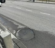 Įgriuvę &scaron;ulinių dangčiai A.Juozapavičiaus prospekte Kaune