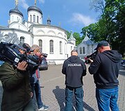 Rūkančius prie mokyklų paauglius Kauno policija fiksuoja dronu