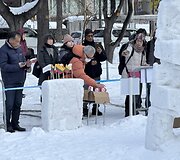 Japonijoje vykusiame kasmetiniame sniego skulptūrų festivalyje lietuviai i&scaron;kovojo bronzos medalius