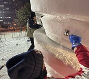 Japonijoje vykusiame kasmetiniame sniego skulptūrų festivalyje lietuviai i&scaron;kovojo bronzos medalius