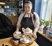 Restoranėlio Anyk&scaron;čiuose darbuotoja Anastasiia Demchenko puikiai kalba lietuvi&scaron;kai