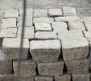 Kauno Rotu&scaron;ės aik&scaron;tėje perklojami ta&scaron;yti akmenys