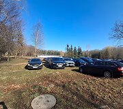 Dariaus ir Girėno stadiono prieigose neleistinose vietose palikti automobiliai