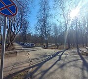 Dariaus ir Girėno stadiono prieigose neleistinose vietose palikti automobiliai