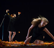 Kauno &scaron;iuolaikinio &scaron;okio teatro &bdquo;Aura&ldquo; spektaklio &bdquo;Godos&ldquo; premjera Lietuvoje
