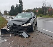 Avarija Pajūrio miestelyje: žmones vadavo ugniagesiai