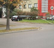 Uniformuotas Kai&scaron;iadorių ugniagesių vir&scaron;ininkas užfiksuotas įrenginėjantis sporto klubą