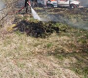 Molėtų rajone vietiniai gyventojai i&scaron; degančios ma&scaron;inos i&scaron;gelbėjo vyrą