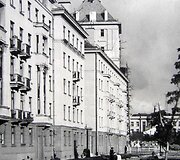 Daugiabutis bok&scaron;tas praėjusio amžiaus &scaron;e&scaron;tajame de&scaron;imtmetyje