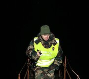 VSAT kinologas dirba su keturkoju kolega