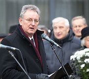 Kaune atidengta paminklinė plok&scaron;tė tragi&scaron;kai žuvusiems Lietuvos Respublikos Ministrų kabineto nariams atminti