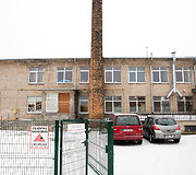Laurų gatvė, vaizdo kamera ir daželis