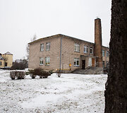 Laurų gatvė, vaizdo kamera ir daželis