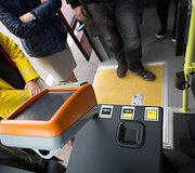 &bdquo;Kauno autobusai&ldquo; priststo naują nuolaidų ženklinimo sistemą skirtą silpnaregiams ir  raidos negalią turintiems keleiviams