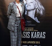Filmo &bdquo;&Scaron;altasis karas&ldquo; premjeros akimirka