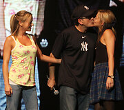 Bree Olson, Charlie Sheenas ir dar viena jo &bdquo;deivių&ldquo; Natalie Kenley