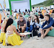 Paplūdimio kino &bdquo;Mojo lounge&ldquo; terasoje Palangoje akimirka