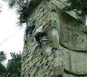 Realybės &scaron;ou &bdquo;2 Barai&ldquo; dalyviai purvo ruože