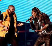 Drake'as (kairėje)