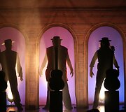 Ispanų trio &bdquo;Ol&eacute;!&ldquo; pasirodymo akimirka