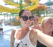 Simona Nainė su mama Vilija ir seserimi Ineta