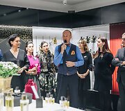 Ni&scaron;inių kvepalų pristatymo akimirka