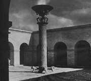 Totenbergo mauzoliejaus centrinė kolona atrodė taip