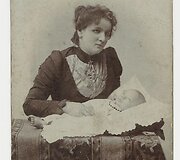 Motina su mirusiu vaiku, 1901 m. nuotrauka