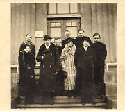 Roki&scaron;kio literatų kuopos nariai. A. Vienuolis - ketvirtas i&scaron; kairės. 1935 m.