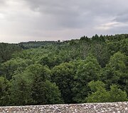 Vaizdas nuo tilto į mi&scaron;ką