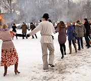 Linksmybės lauke