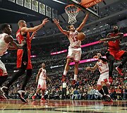Joakimas Noah ir  Jonas Valančiūnas