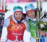 Marit Bjoergen ir Ingvild Fluqstag Oestberg laimėjo slidinėjimo komandinio sprinto rungtyje