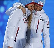 Marit Bjoergen ir Ingvild Fluqstag Oestberg laimėjo slidinėjimo komandinio sprinto rungtyje