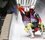 Dviviečių rogučių čempionais tapo vokiečiai Tobias Wedlas ir Tobias Arltas