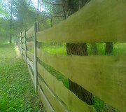 Aplinkosaugininkai pradėjo griauti neleistinas tvoras prie vandens telkinių