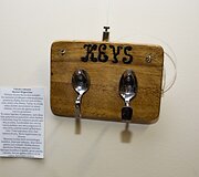 Neįtikėtina, ką galima padaryti i&scaron; atliekų: nuo laikrodžių iki kėdžių