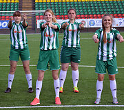Vaida Grik&scaron;aitė-Česnauskienė su &bdquo;Žalgirio&ldquo; futbolininkėmis