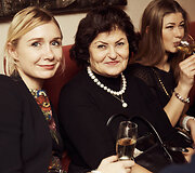 Vanda Statkevičienė (centre)