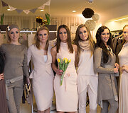 Viktorija Vaičiulienė (centre) su modeliais 