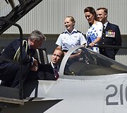 Princas Williamas ir Kembridžo hercogienė Catherine apsilankė RAAF bazėje