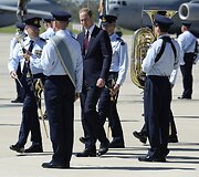 Princas Williamas ir Kembridžo hercogienė Catherine apsilankė RAAF bazėje