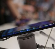 &bdquo;Samsung Galaxy Note Edge&ldquo; &ndash; pirmasis i&scaron;anusis, turntis i&scaron;lenktą ekraną telefono &scaron;one