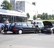 BMW ir VW susidūrimas Laisvės prospekte