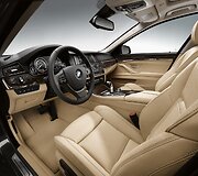 BMW 5 serijos sedano interjeras 