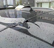 Vandalų apgadintas automobilis 
