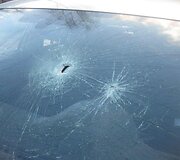 Vandalų apgadintas automobilis 